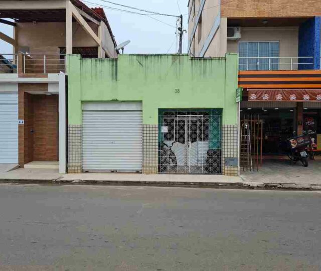 Casa a Venda na Avenida ACM